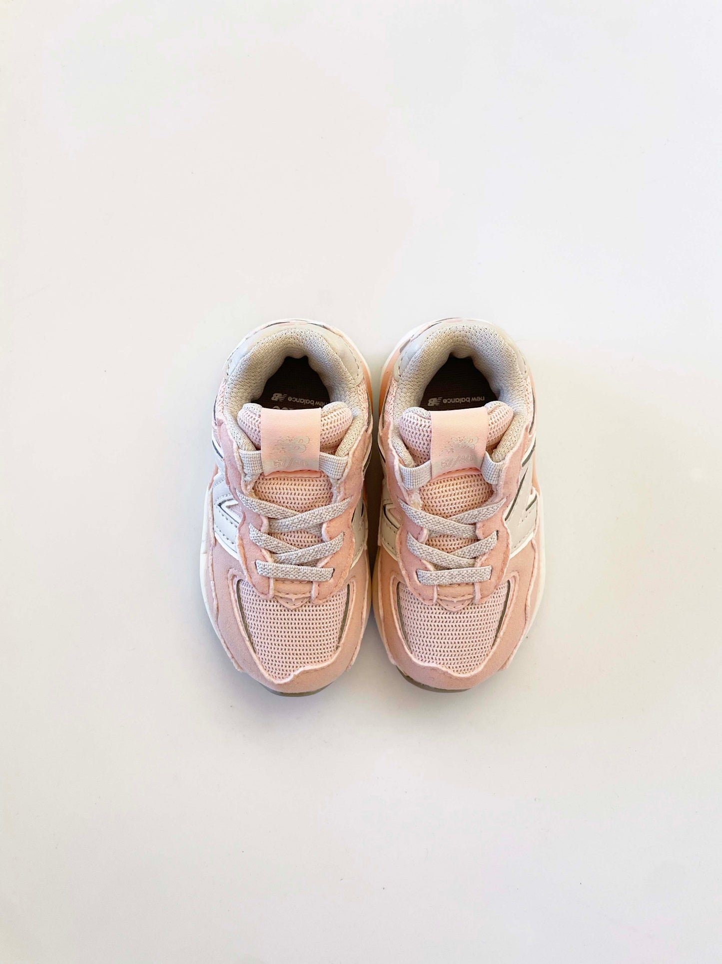 New Balance Sneakers / 4C