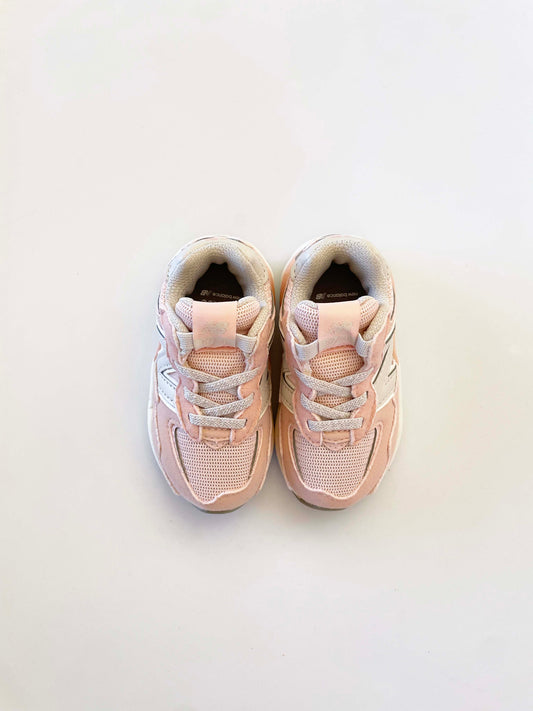 New Balance Sneakers / 4C