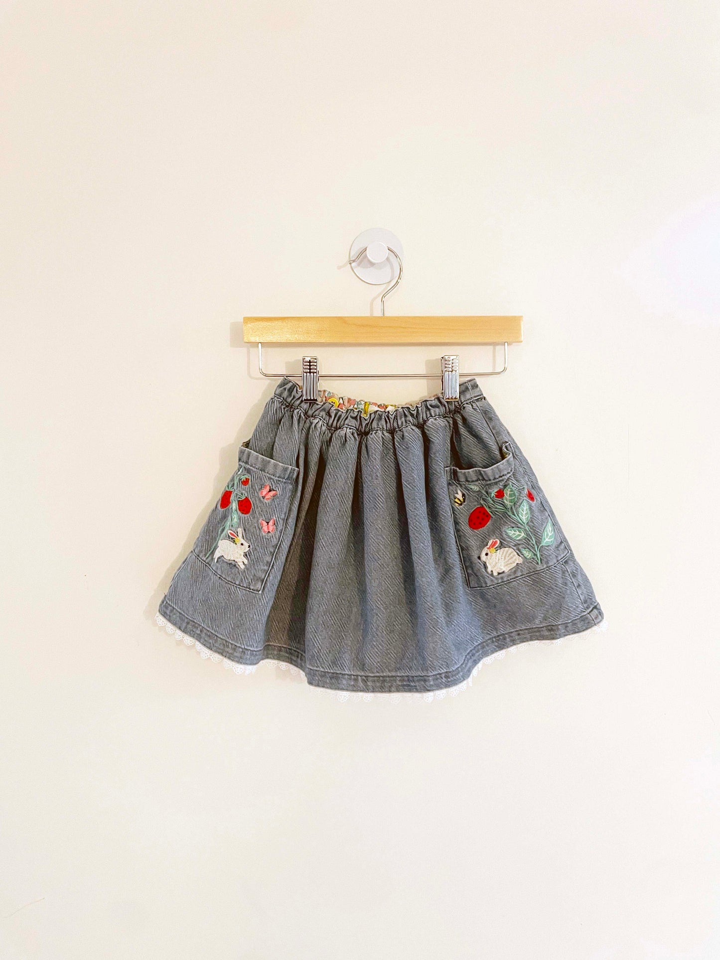 Mini Boden Embroidered Denim Skirt / 5-6Y