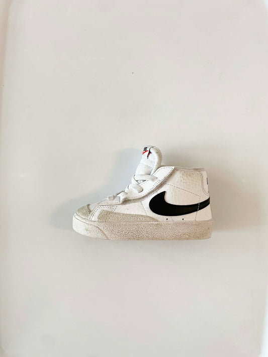 Nike High Top Sneakers / 7C