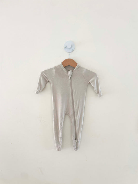 Kyte Baby Footed Onesie / NB