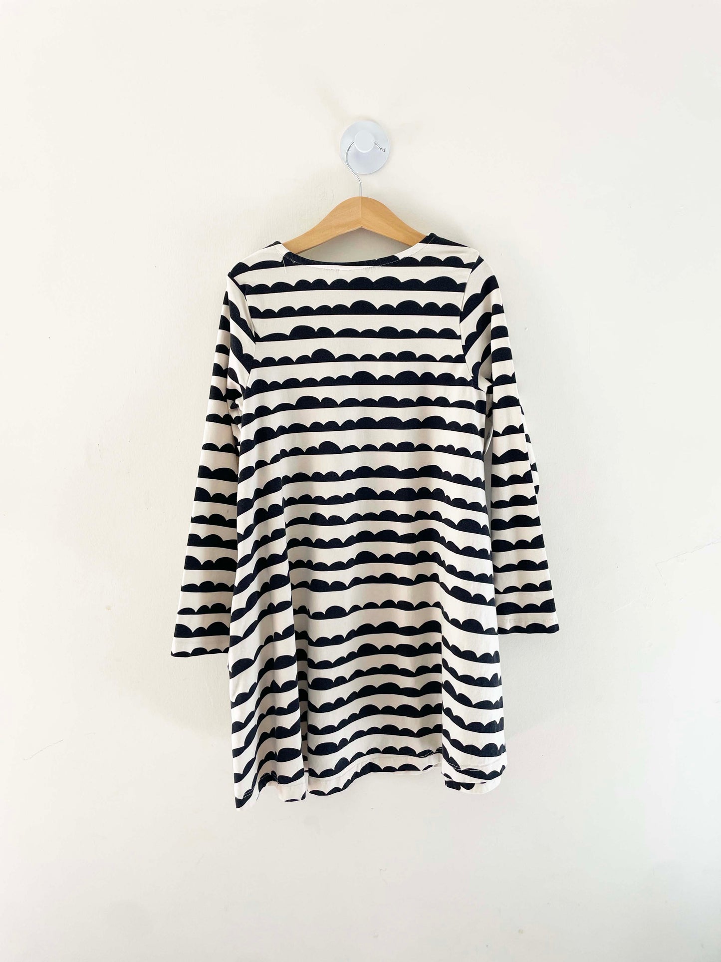 Hanna Andersson Scalloped Dress / 8Y